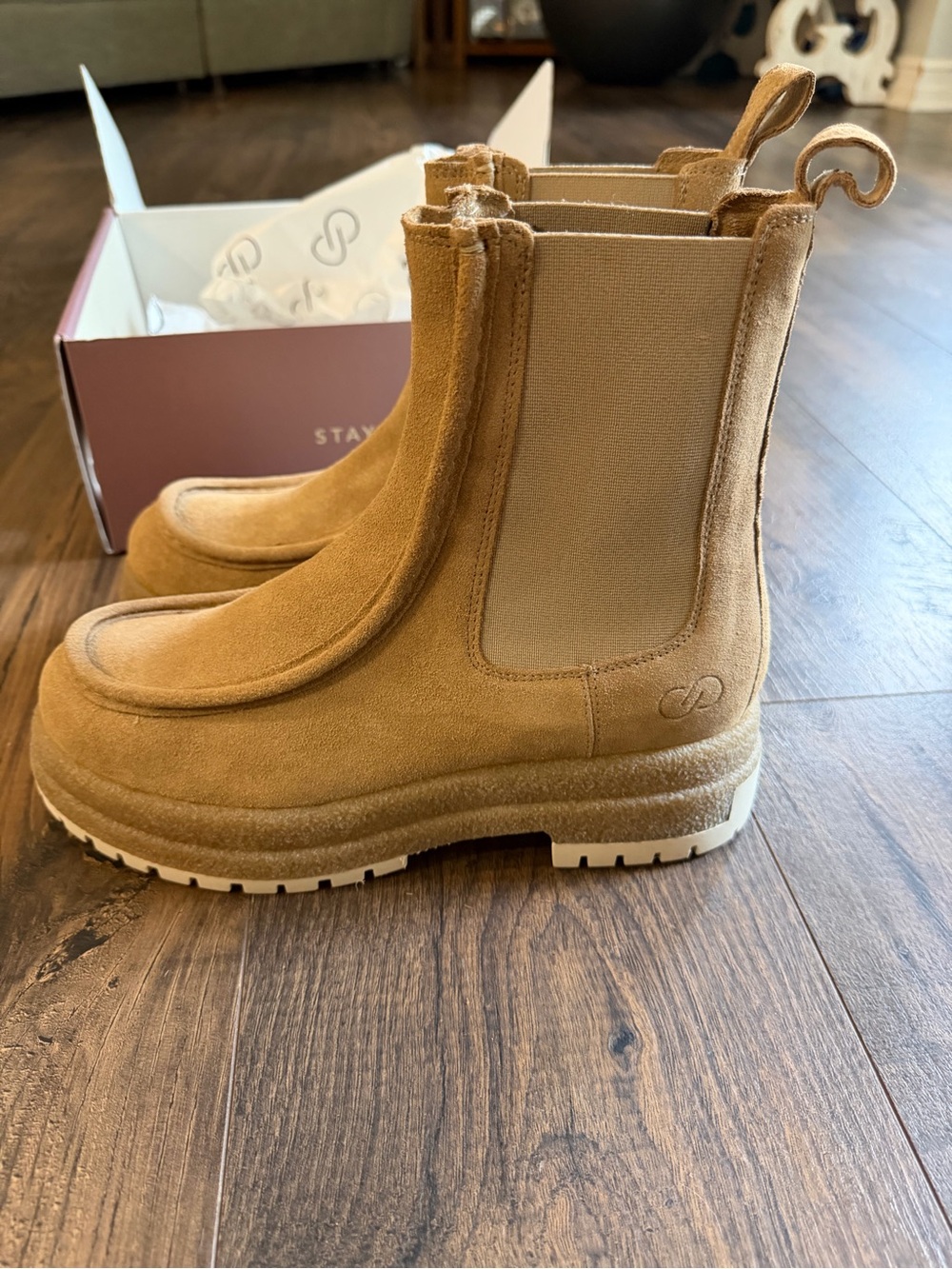 NIB CALIA Samie MOC TOE Women's 8.5
Pull on Leather Boots TAN.gorpcore-chic